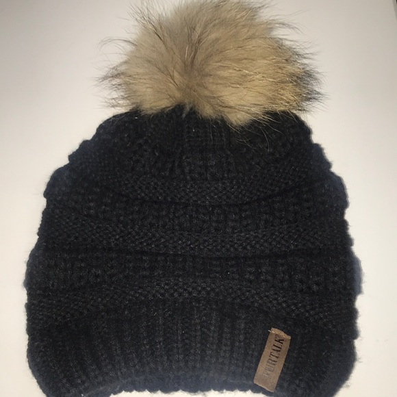 FURTALK WINTER POM POM OVERSIZED SLOUCHED HAT - Picture 1 of 4
